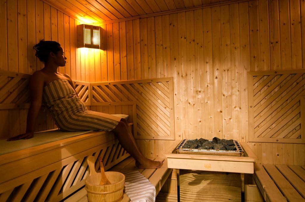 Tigmiza Boutique Hotel & Spa Ouled Jelal Kültér fotó A woman in a sauna